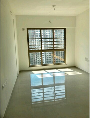 Room in 2 BHK Apartment at Sheth Vasant Oasis, Andheri East – for Rent