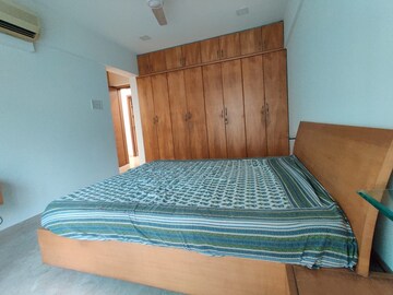 Bedroom in 3 BHK Apartment at Khar West – for Rent