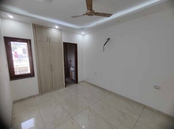 Room in 2 BHK Apartment at OP Floridaa, Sector 82 – for Sale