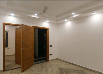 Room in 3 BHK Builder Floor at Vasant Enclave – for Sale