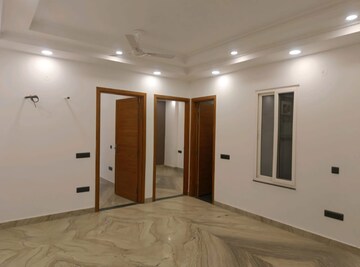 Room in 3 BHK Builder Floor at Vasant Enclave – for Sale