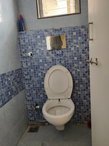 Bathroom in 1 BHK Apartment at Sector 14 Dwarka – for Rent