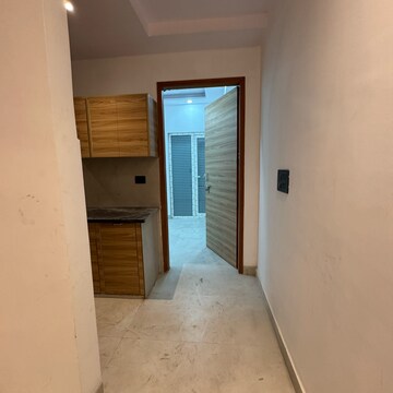 Room in 1 BHK Builder Floor at Vishnu Garden – for Rent