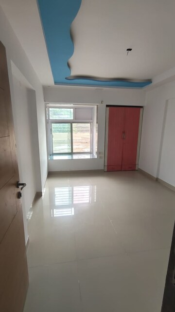 Bedroom in 2.5 BHK Apartment at Hiranandani Meadows, Manpada – for Rent