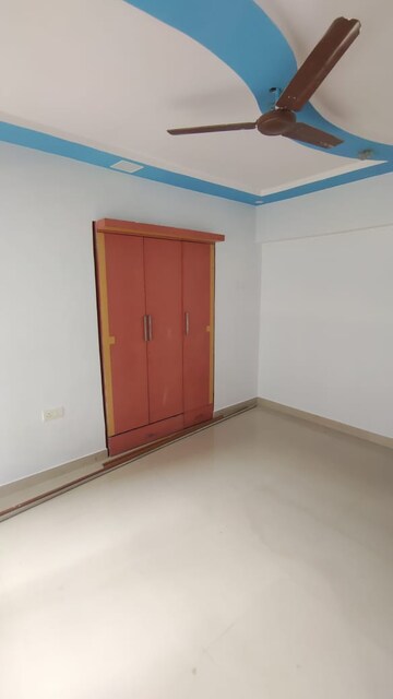 Bedroom in 2.5 BHK Apartment at Hiranandani Meadows, Manpada – for Rent