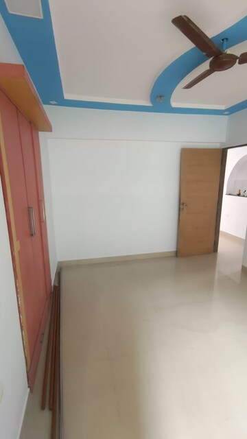 Living Room in 2.5 BHK Apartment at Hiranandani Meadows, Manpada – for Rent