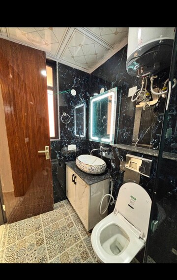 Master Bedroom in 2 BHK Builder Floor at Milan CGHS, Sector 39 – for Rent