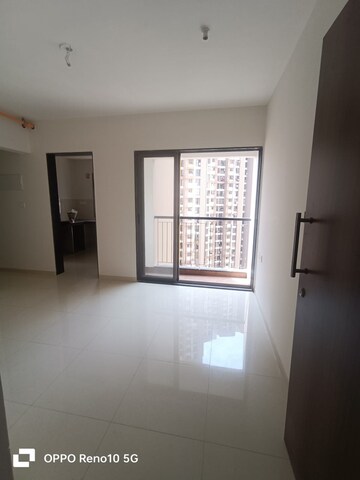 2.5 BHK Apartment For Rent in Sheth Vasant Lawns, Laxmi Nagar
