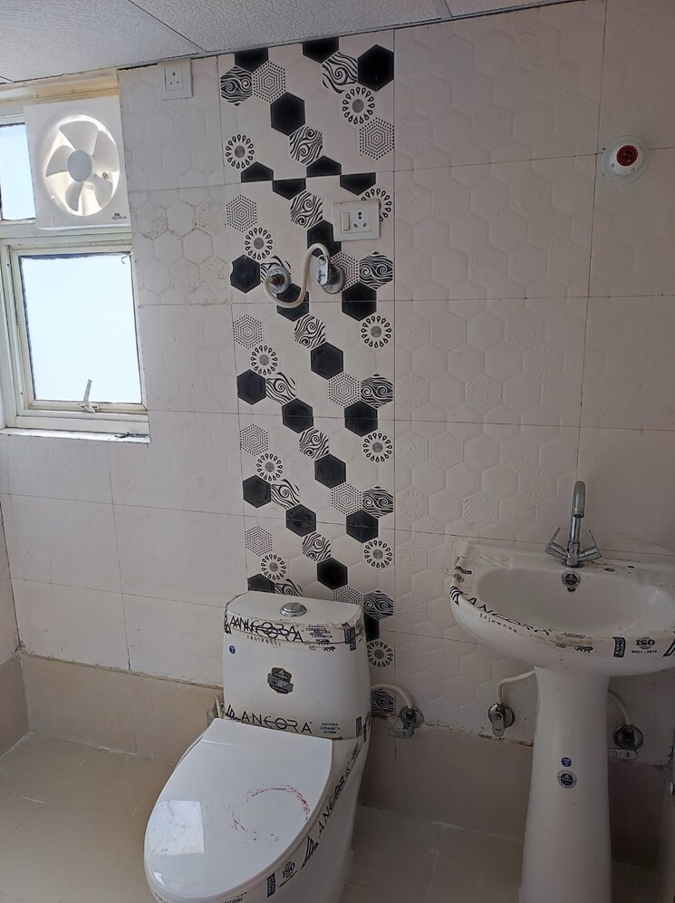 Bathroom, raj nagar extension 2 Bedroom 807 Sq.Ft. Apartment In Raj Nagar Extension Ghaziabad 8569871