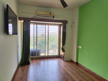 Room in 2 BHK Apartment at Madhav Palacia, Ghodbunder Road – for Rent