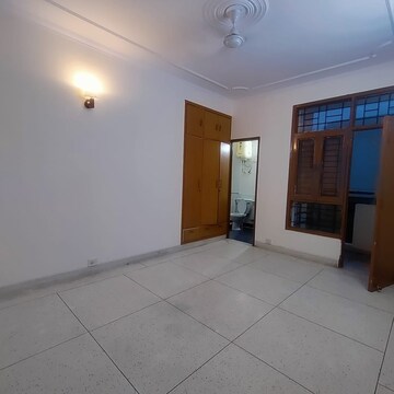 Room in 3 BHK Builder Floor at Unitech South City II, Sector 50 – for Rent
