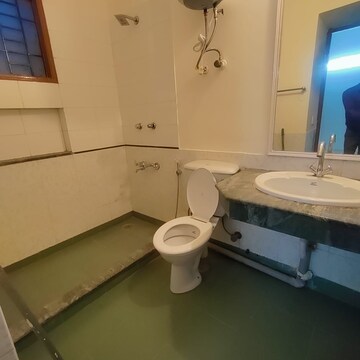 Bathroom in 3 BHK Builder Floor at Unitech South City II, Sector 50 – for Rent
