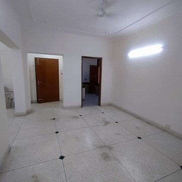 Room in 3 BHK Builder Floor at Unitech South City II, Sector 50 – for Rent
