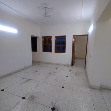 Building Lobby in 3 BHK Builder Floor at Unitech South City II, Sector 50 – for Rent