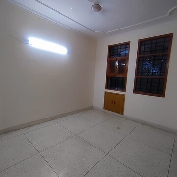 Room in 3 BHK Builder Floor at Unitech South City II, Sector 50 – for Rent