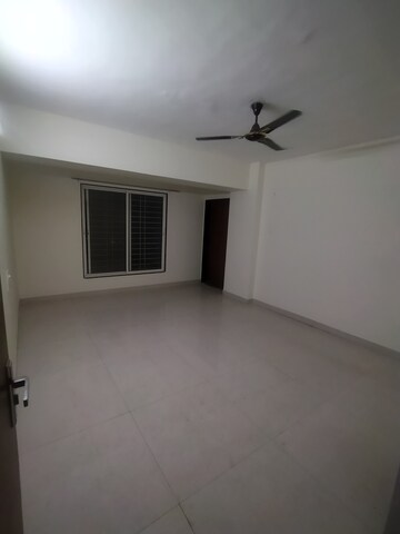Study Room in 3 BHK Apartment at Shubh Casa Feliz, Magarpatta City – for Rent