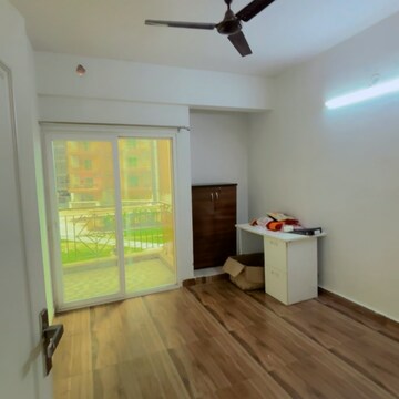 Room in 2 BHK Apartment at Migsun Twiinz, Eta Ii Greater Noida – for Rent