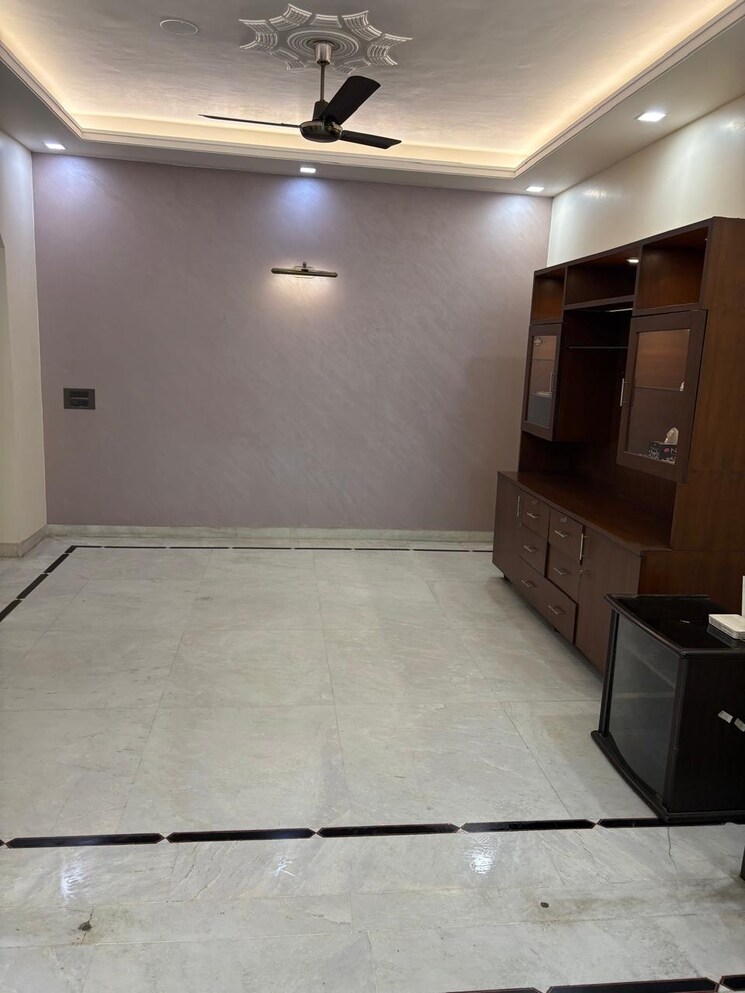 Room, govindpuri 3 Bedroom 900 Sq.Ft. Builder Floor In Govindpuri Delhi 8569916