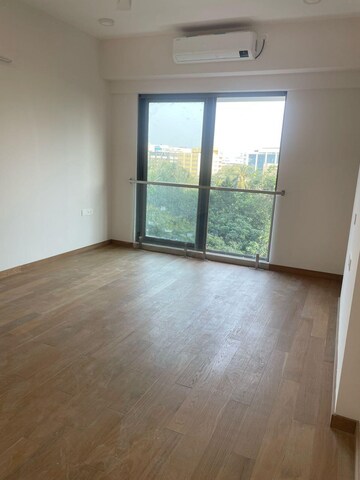 Room in 4 BHK Apartment at K Raheja Artesia, Worli – for Sale