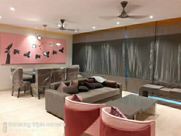Master Bedroom in 2.5 BHK Apartment at Oberoi Realty Woods, Goregaon East – for Rent