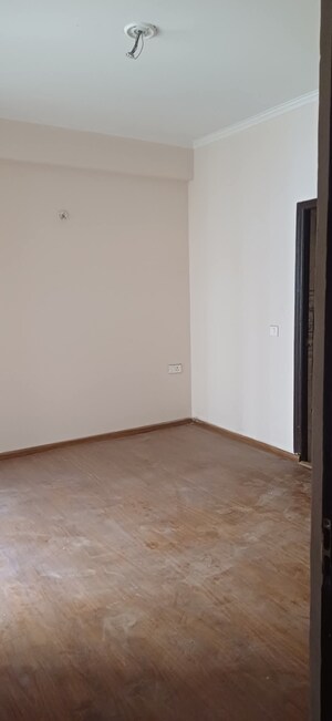 Room in 2 BHK Apartment at Amrapali Golf Homes, Sector 4 Greater Noida – for Sale