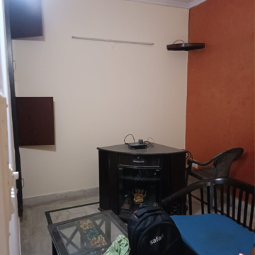 Room in 1 BHK Builder Floor at Saket – for Rent