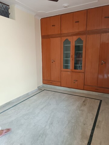 Room in 1 BHK Builder Floor at Saket – for Rent