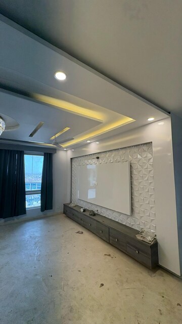 Room in 4 BHK Apartment at Rohtas Presidential Tower, Vibhuti Khand – for Rent