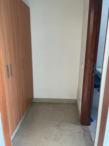Room in 4 BHK Apartment at Jaypee Kalypso Court, Sector 128 – for Rent