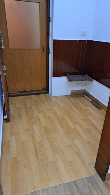 Room in 3 BHK Builder Floor at Jayamahal – for Sale