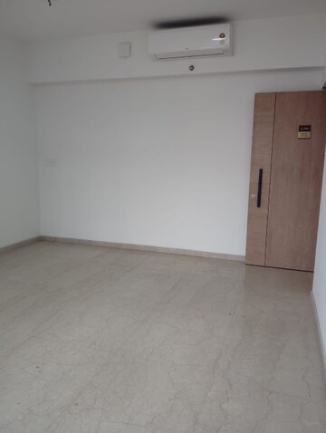 Room in 2 BHK Apartment at Lodha Vista, Lower Parel – for Rent