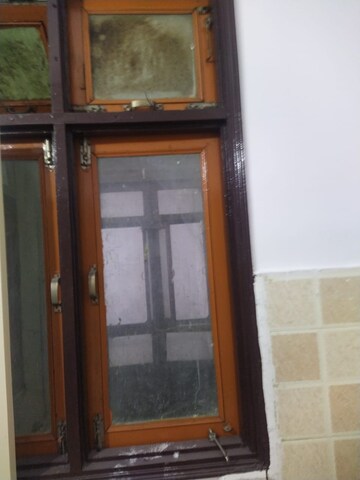 Furnished Amenities in 2 BHK Apartment at Kalyanpur East – for Rent