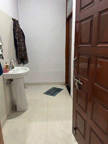 Furnished Amenities in 3 BHK Builder Floor at Vrindavan Colony – for Rent