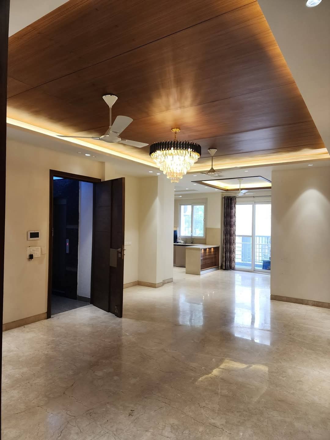 5 BHK + Servant Room,Extra Room 502 Sq.Yd. Builder Floor in Green Wood City