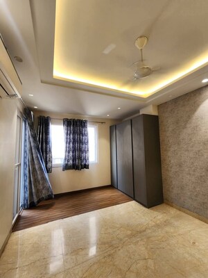 Room in 5 BHK Builder Floor at Green Wood City, Sector 45 – for Sale