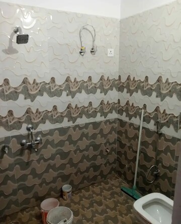 Bathroom in 2 BHK Villa at Jankipuram – for Rent