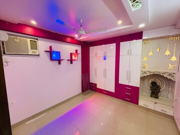 Room in 3 BHK Apartment at Nirala Aspire Plaza, Sector 16 Greater Noida – for Rent