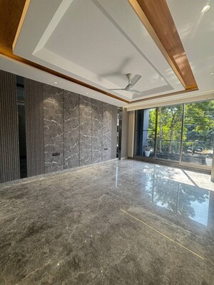 Room in 4 BHK Builder Floor at DLF Imperial Residences, Dlf Phase I – for Sale