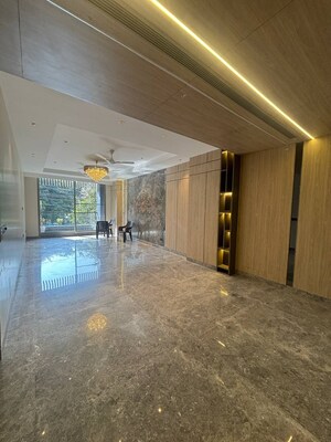 Room in 4 BHK Builder Floor at DLF Imperial Residences, Dlf Phase I – for Sale