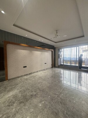 Room in 4 BHK Builder Floor at DLF Imperial Residences, Dlf Phase I – for Sale