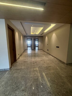 Room in 4 BHK Builder Floor at DLF Imperial Residences, Dlf Phase I – for Sale