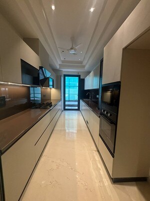 Building Lobby in 4 BHK Builder Floor at DLF City Phase IV, Dlf Phase iv – for Sale