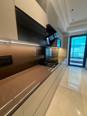 Furnished Amenities in 4 BHK Builder Floor at DLF City Phase IV, Dlf Phase iv – for Sale