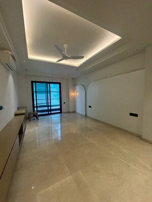Room in 4 BHK Builder Floor at DLF City Phase IV, Dlf Phase iv – for Sale