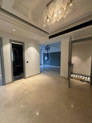 Room in 4 BHK Builder Floor at DLF City Phase IV, Dlf Phase iv – for Sale