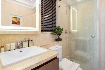 Bathroom in 3.5 BHK Apartment at Microtek Greenburg, Sector 86 – for Rent