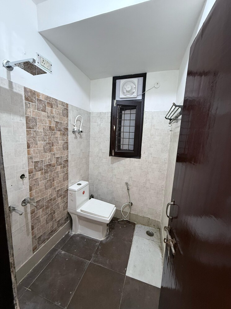 Bathroom, lokhandwala-victoria 4 Bedroom 2950 Sq.Ft. Apartment In Worli Mumbai 8570457