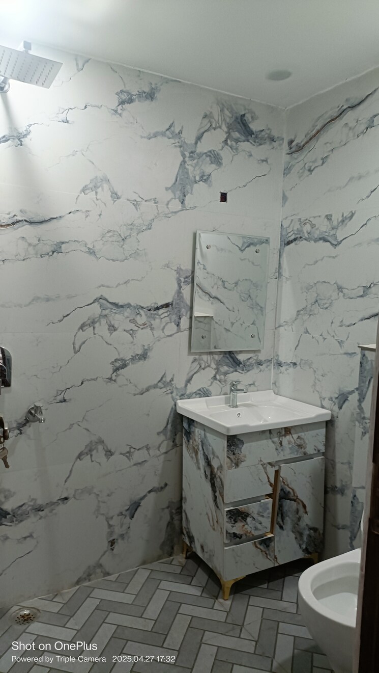 Bathroom, ashoka-enclave-faridabad 3 Bedroom 233 Sq.Yd. Builder Floor In Sector 34 Faridabad 8570533