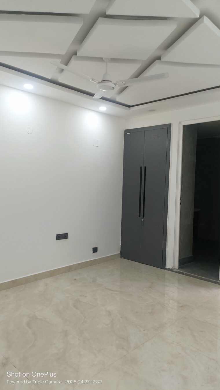 Room, ashoka-enclave-faridabad 3 Bedroom 233 Sq.Yd. Builder Floor In Sector 34 Faridabad 8570533