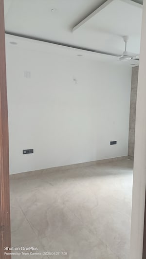 Room in 3 BHK Builder Floor at Ashoka Enclave Faridabad, Sector 34 – for Sale